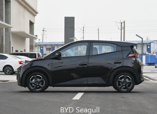 330kW 最大電池容量 ブラック&amp;ホワイトのByd SeagullEVカー 405kmの範囲
