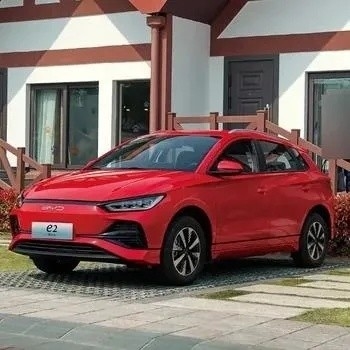 43.2kwh バッテリー容量 白灰 赤青色 405kmの走行距離を持つ電気自動車