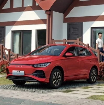Byd E2 5 ドア 5 シート予算電動車 70 kW 最大出力 CE 認証