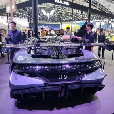 ビッド・ヤング・ワン U9 EV 電動スーパーカー愛好家の究極の運転体験