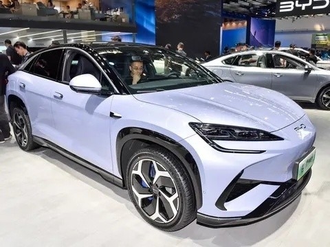 左方向 2024 Byd Sea Lion 07EV 610km 電動走行距離 235/50 R19 タイヤサイズ