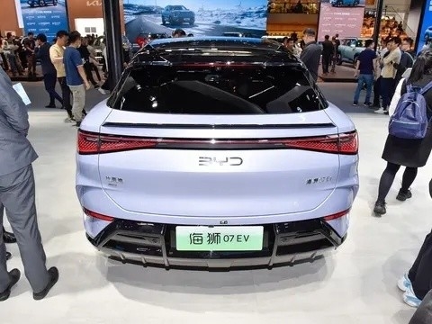 左方向 2024 Byd Sea Lion 07EV 610km 電動走行距離 235/50 R19 タイヤサイズ