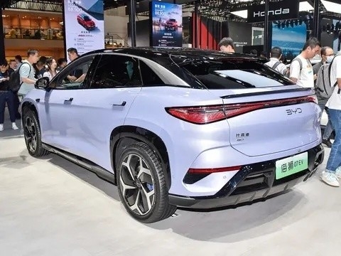 バイドシーライオン 07 EV 2024 610km 550km 長距離 225km/H 高速 FWD コンパクトSUV デュアルモーター