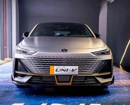 UNI-V 2.0 T 4 Wd オートガスの車 ガスの車 EV 車 タイヤ仕様 330kw