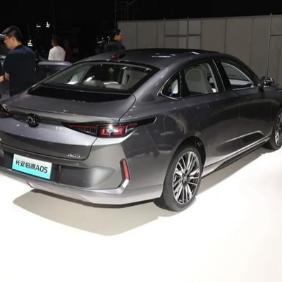 セダン・チャングは,6.8秒 0-100 Km/Hの加速率で Qiyuan A05 中国製の電気自動車を搭載している.
